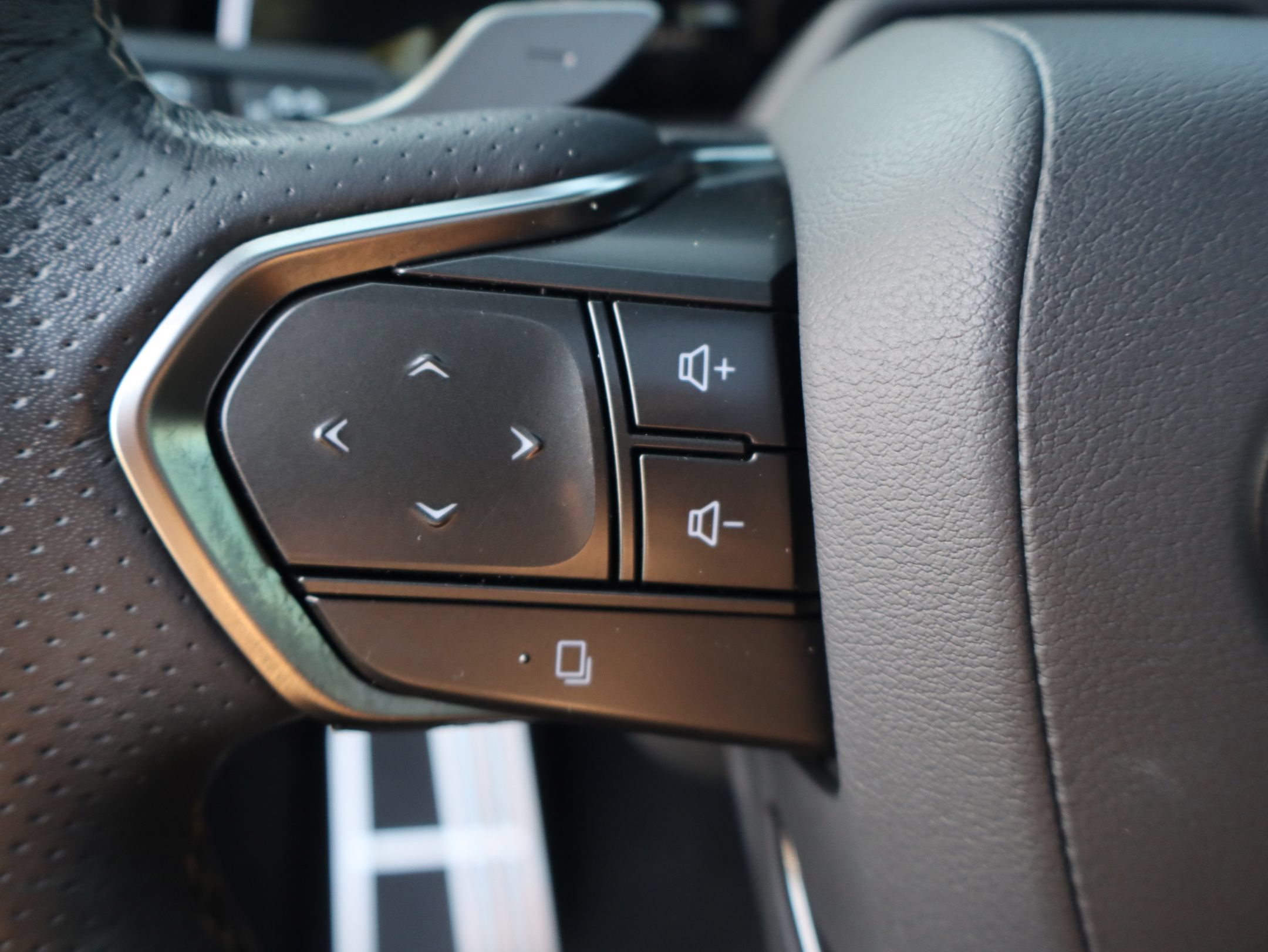 Used 2023 Lexus RX 500h F Sport w/ Cold Area Package AWD/4WD image 16