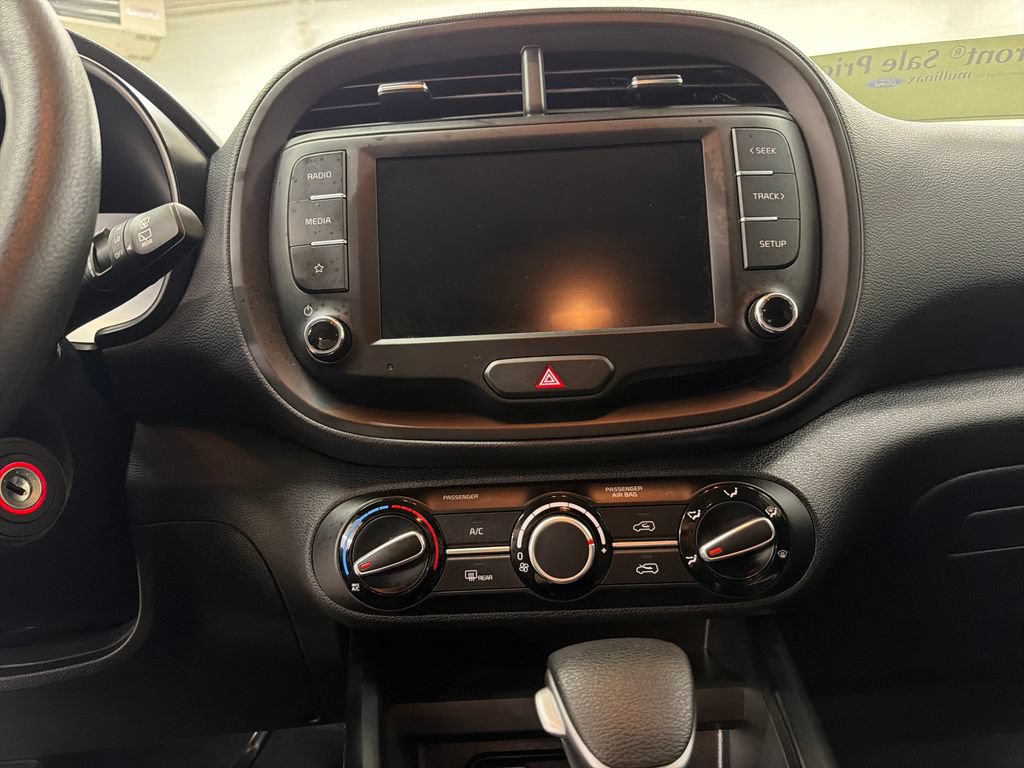 Used 2025 Kia Soul LX w/ LX Technology Package FWD image 21
