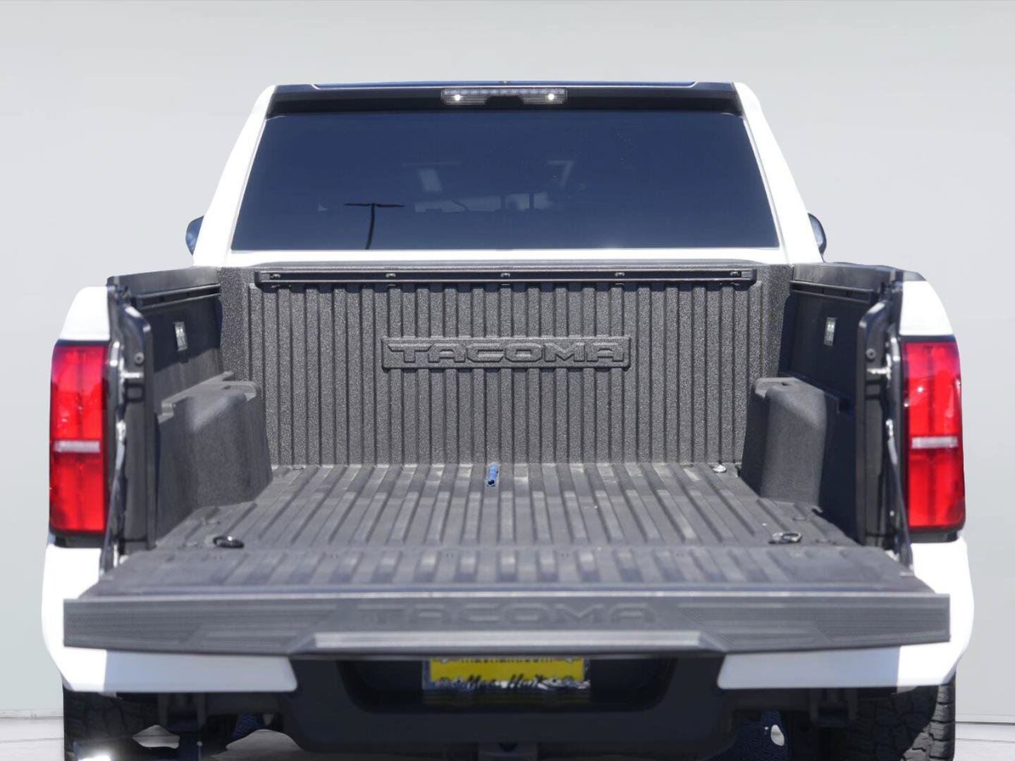 Used 2025 Toyota Tacoma SR5 AWD/4WD image 31