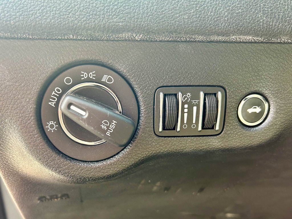 Used 2017 Chrysler 300 Limited w/ Value Package image 10