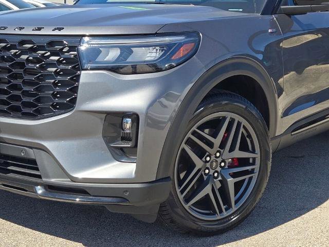 Certified 2025 Ford Explorer ST-Line w/ Premium Package image 3