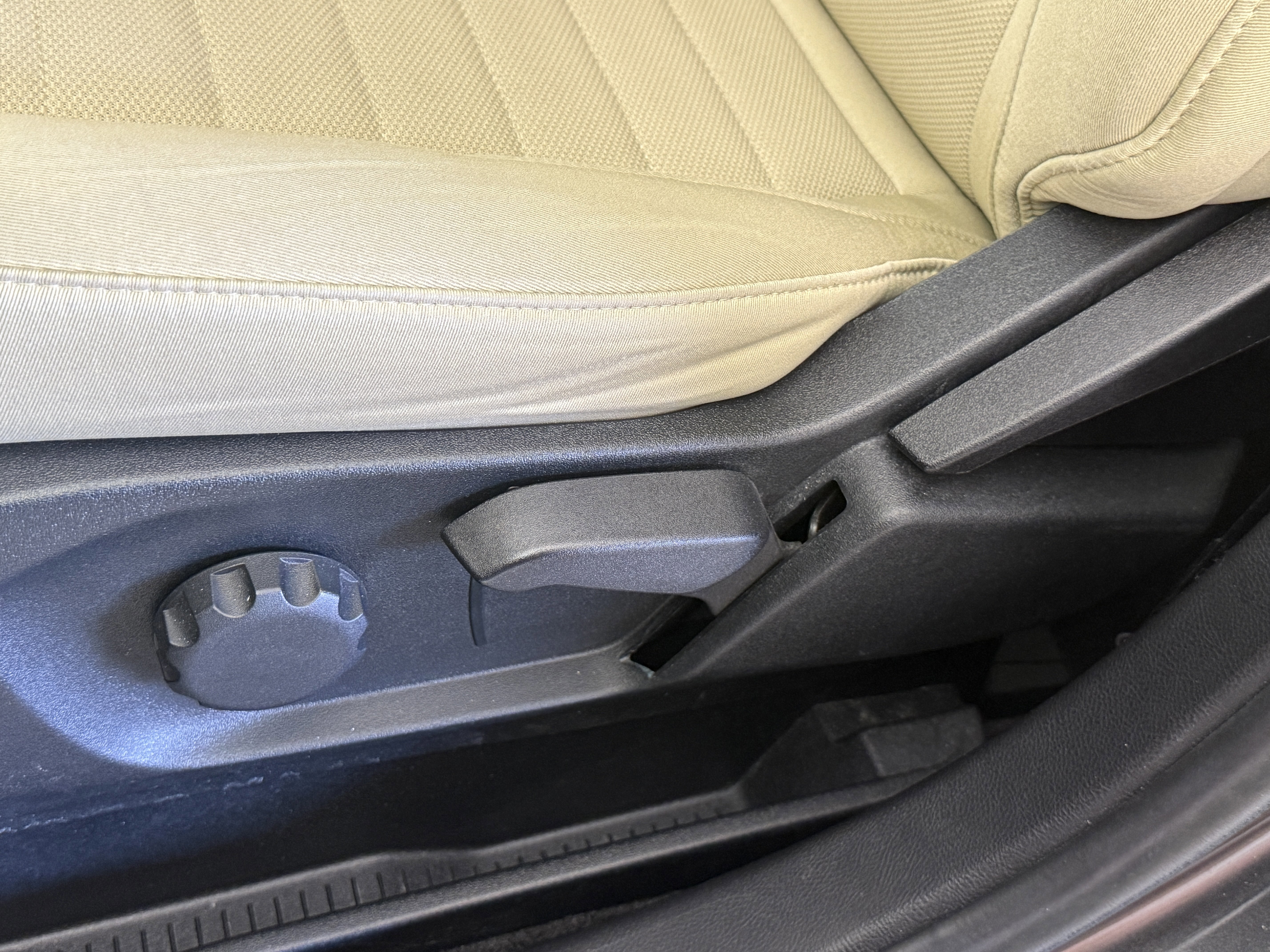 Certified 2018 Ford Edge SE image 17