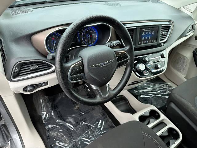 Used 2021 Chrysler Voyager LX FWD image 10