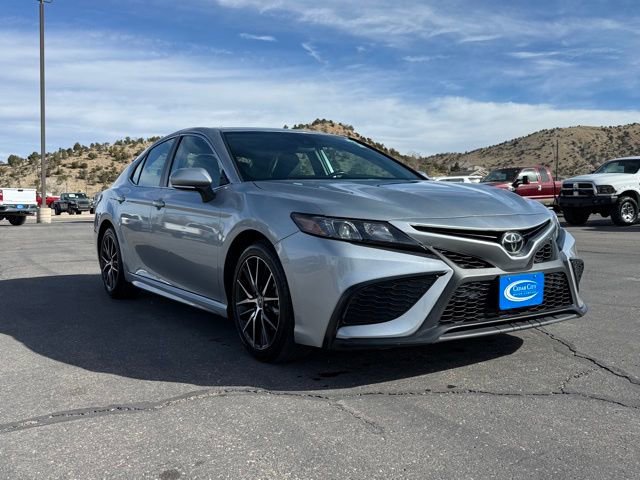 Used 2024 Toyota Camry SE image 1