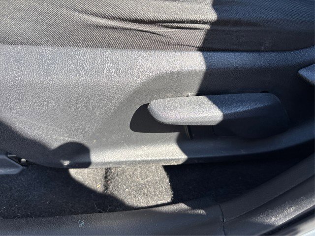 Used 2021 Toyota RAV4 LE AWD/4WD image 17