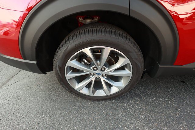 Certified 2025 Ford Explorer Platinum w/ Ultimate Package AWD/4WD image 5
