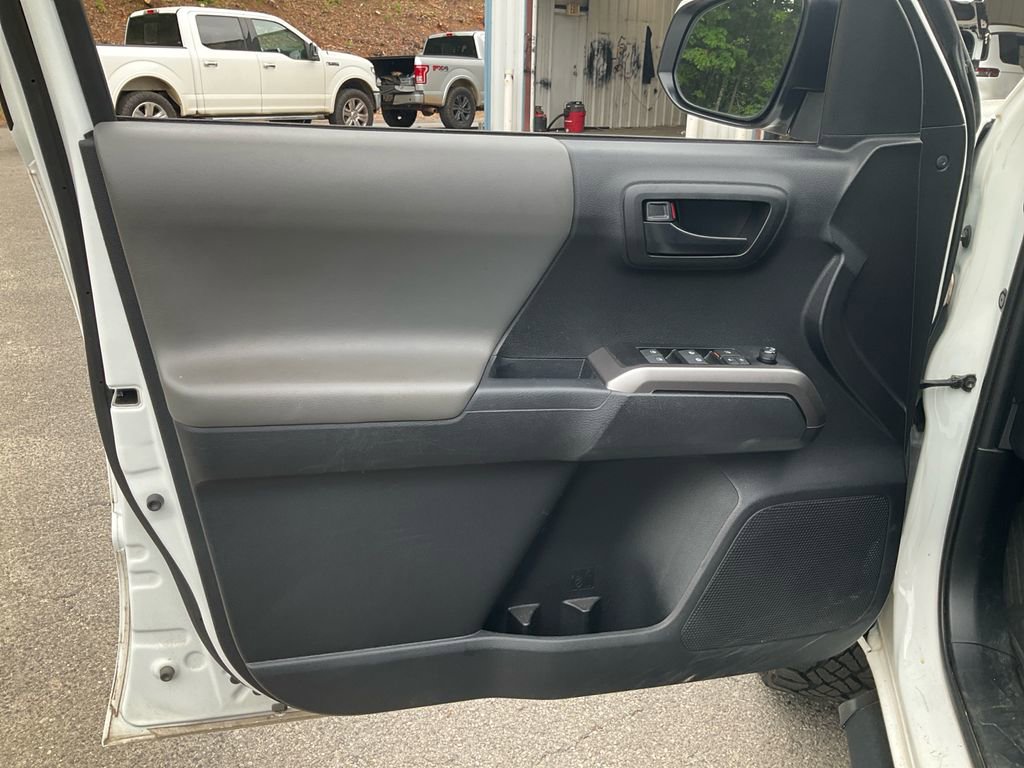 Used 2023 Toyota Tacoma SR5 w/ Technology Package AWD/4WD image 17