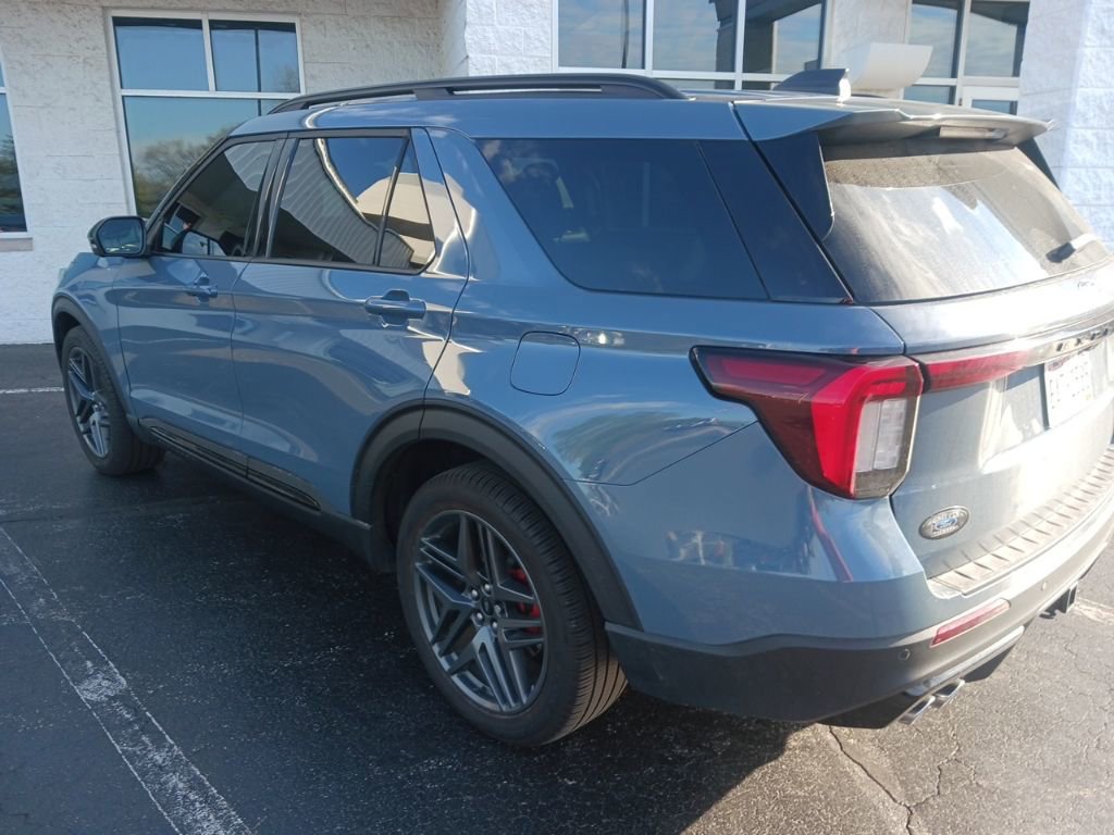 Certified 2025 Ford Explorer ST AWD/4WD image 4
