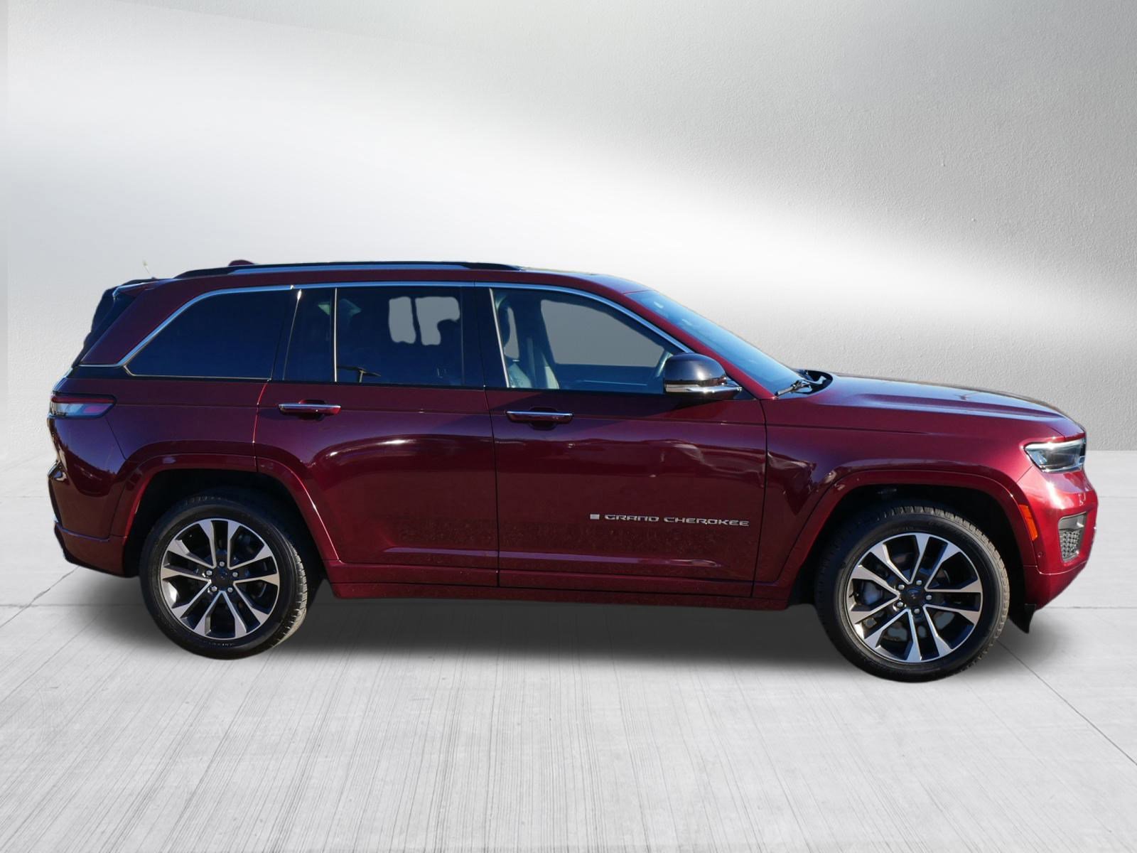 Used 2022 Jeep Grand Cherokee Overland w/ Luxury Tech Group IV image 6