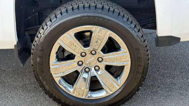 Used 2018 Chevrolet Silverado 1500 LTZ Z71 w/ LTZ Plus Package AWD/4WD image 8