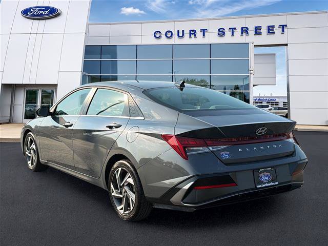 Used 2025 Hyundai Elantra SEL FWD image 7