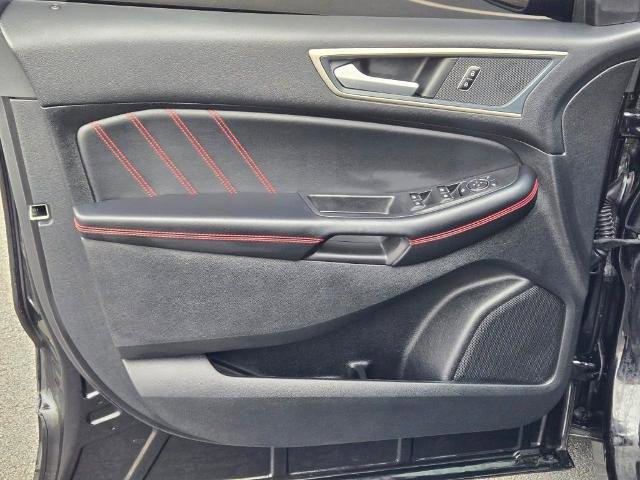 Certified 2024 Ford Edge ST-Line w/ Class II Trailer Tow Package image 21