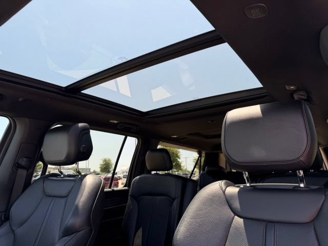 Used 2023 Jeep Wagoneer L Series III w/ Premium Group I AWD/4WD image 12