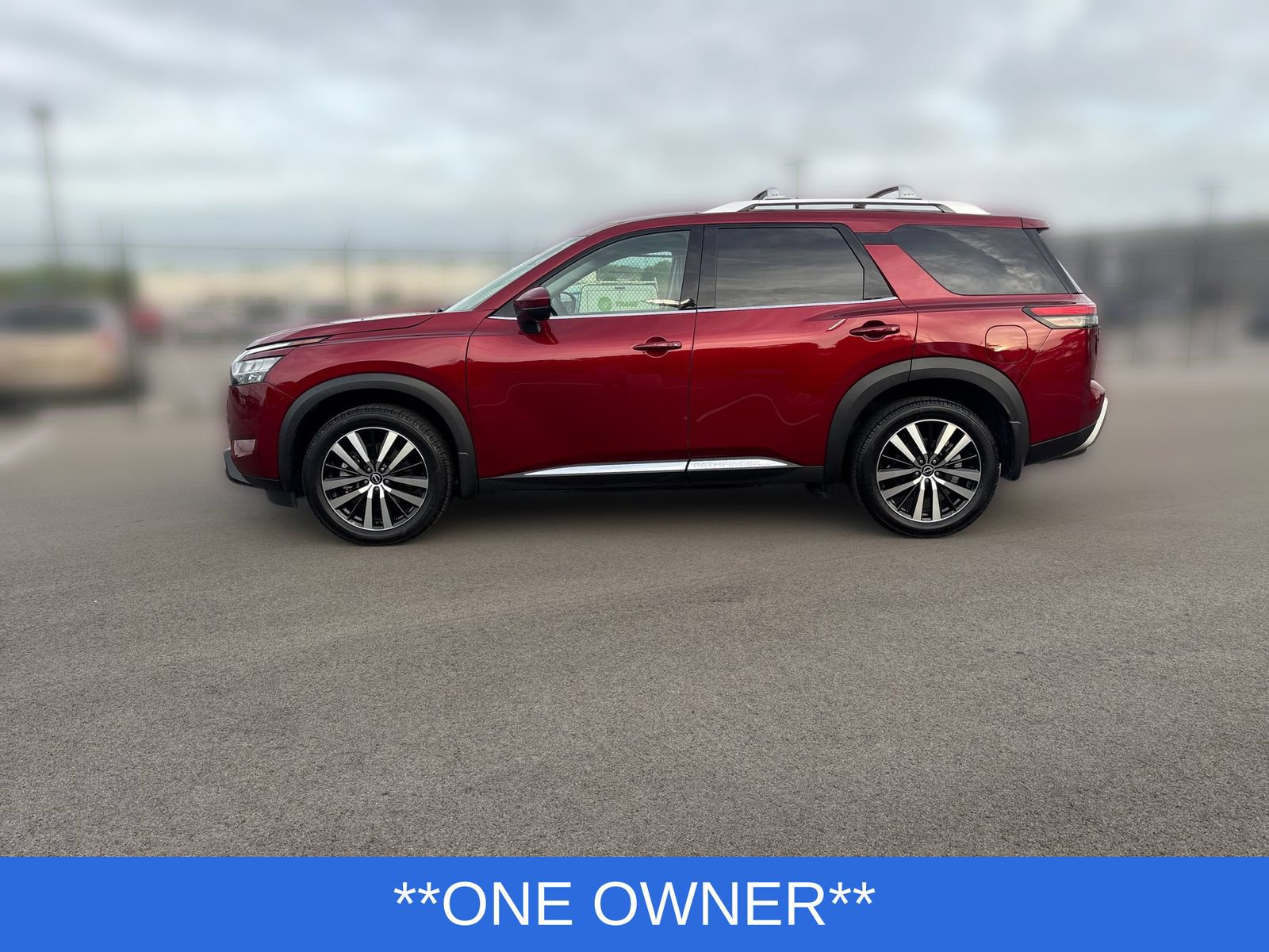 Used 2024 Nissan Pathfinder Platinum AWD/4WD image 2