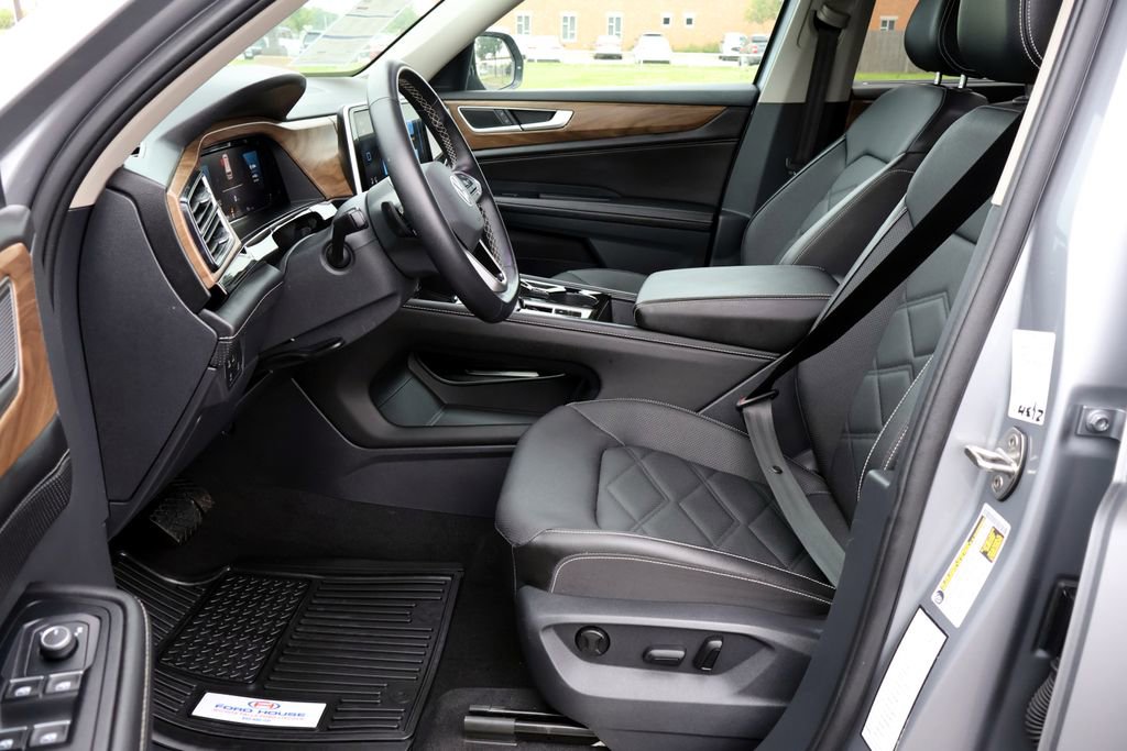 Used 2025 Volkswagen Atlas SE FWD image 29