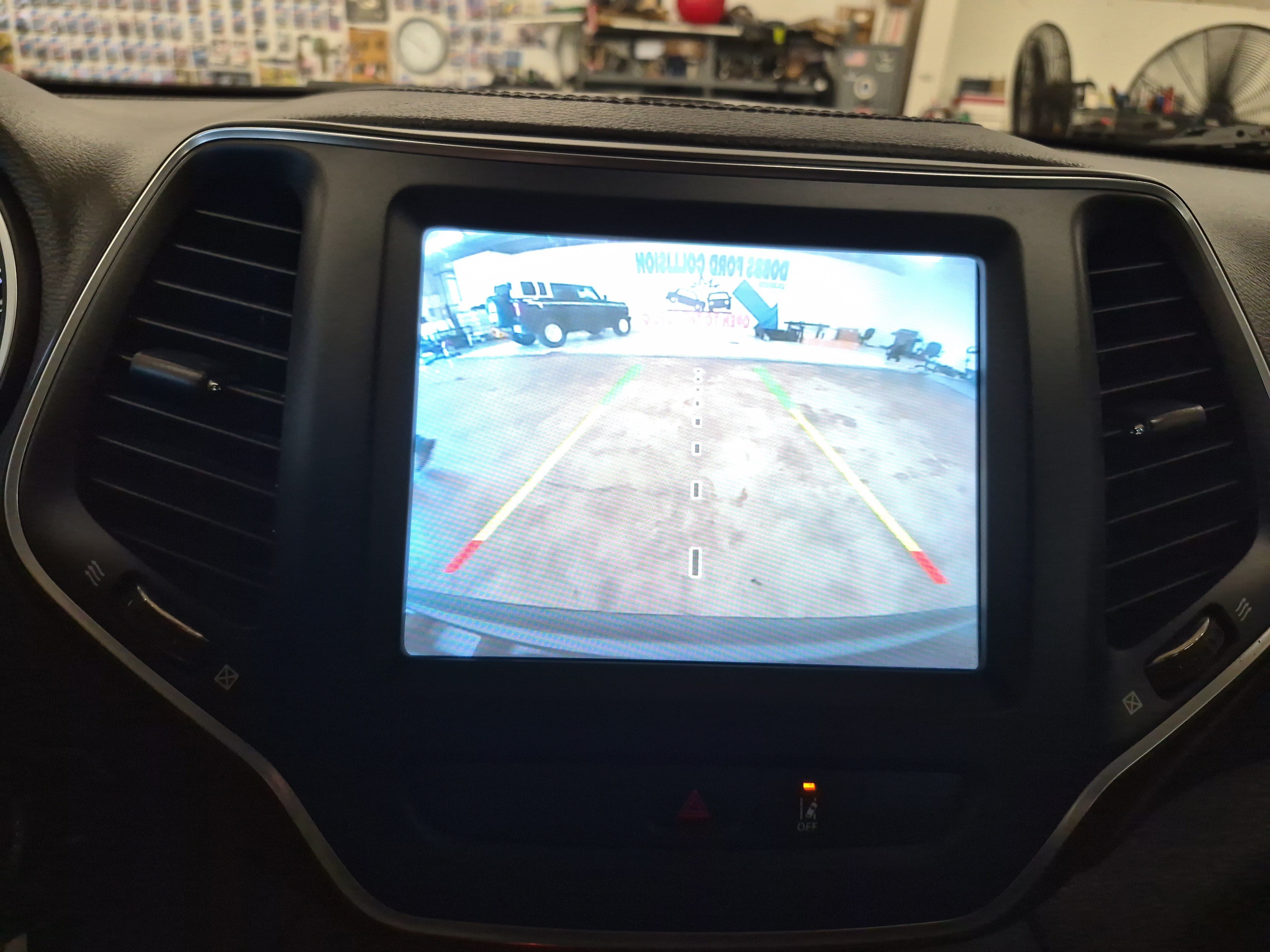 Used 2022 Jeep Cherokee Latitude AWD/4WD image 28