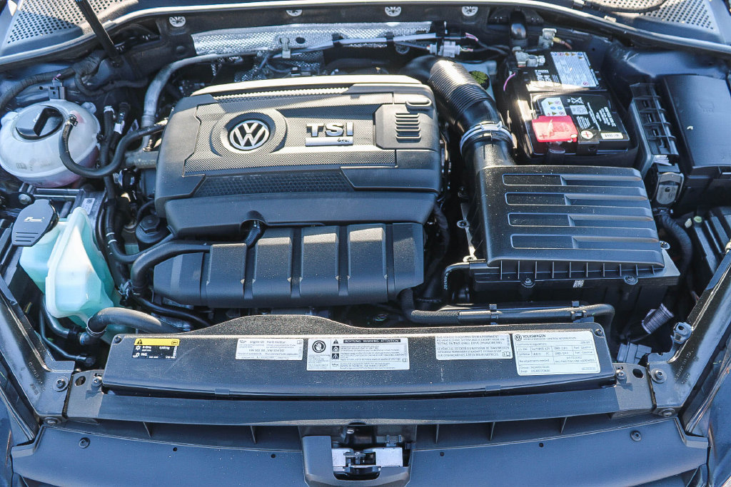 Used 2018 Volkswagen Golf R 4-Door AWD/4WD image 30