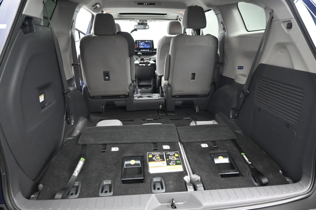 Used 2021 Toyota Sienna LE w/ LE Plus Package FWD image 26