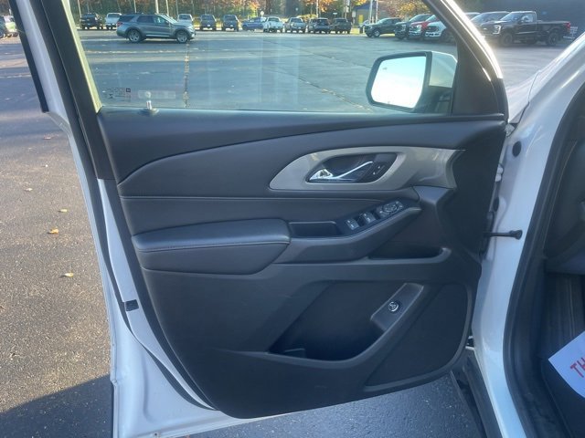 Used 2023 Chevrolet Traverse LT image 16