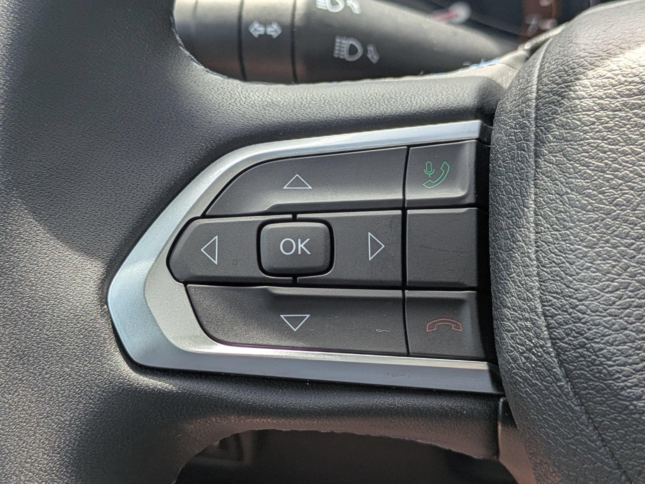 Used 2022 Jeep Compass Latitude w/ Sun and Sound Group FWD image 16