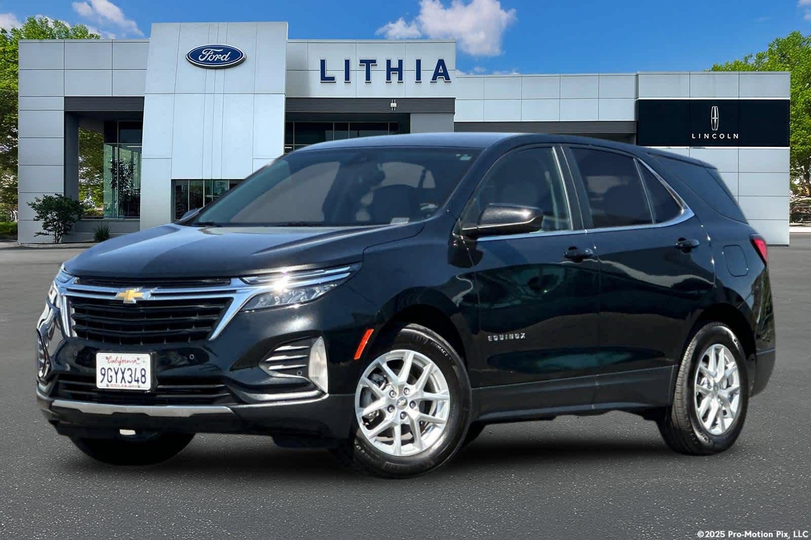 Used 2023 Chevrolet Equinox LT w/ Driver Convenience Package FWD image 1