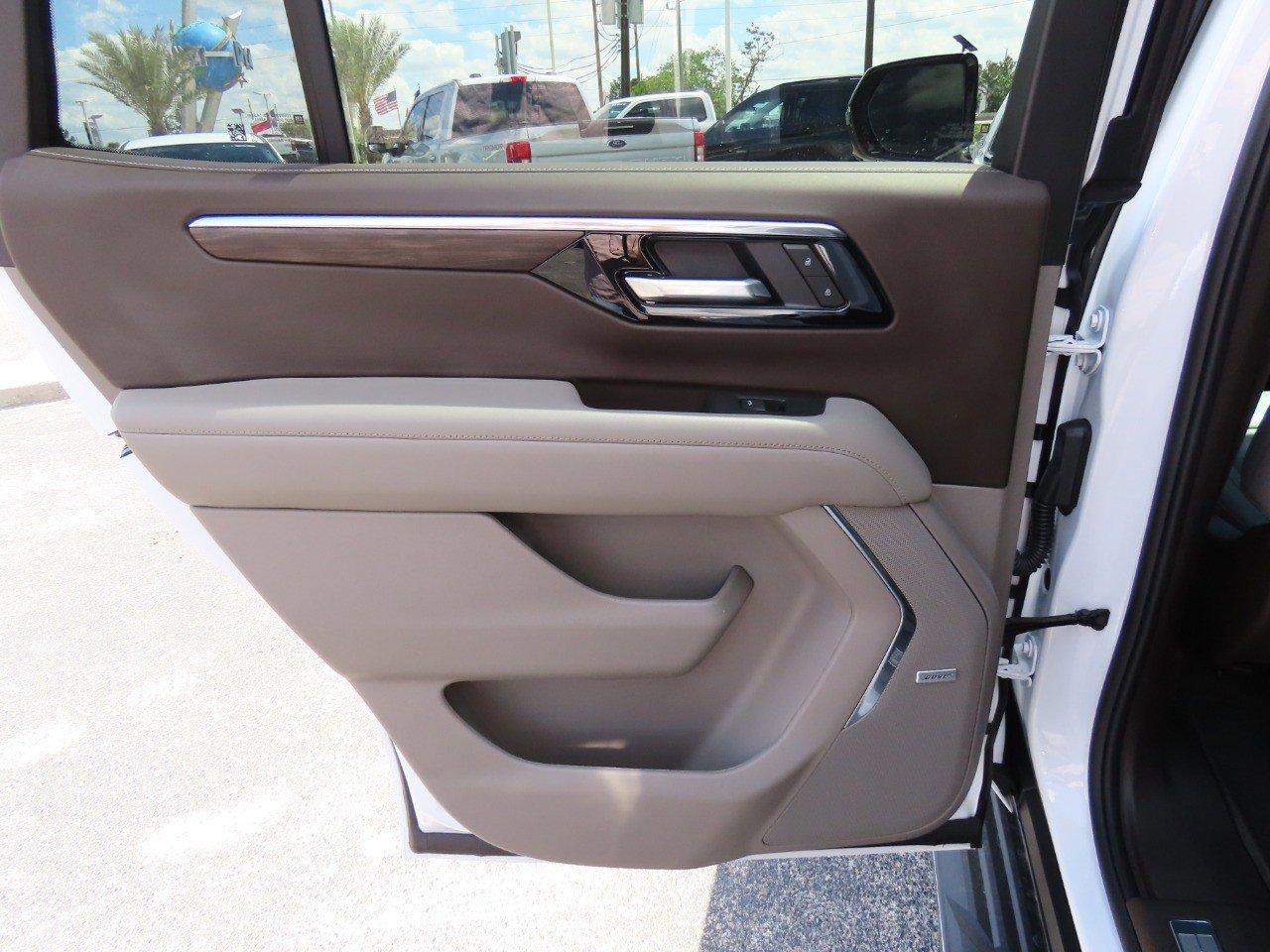 Used 2026 Chevrolet Tahoe LT w/ Comfort Package image 18