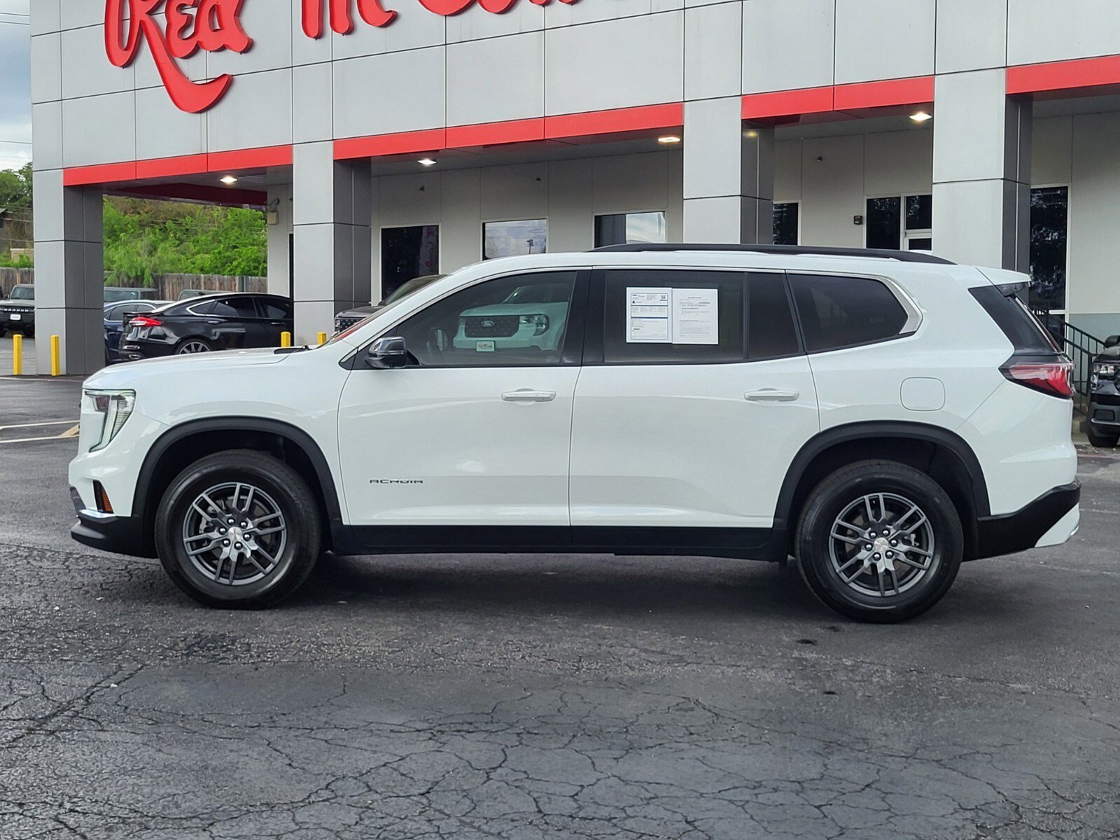 Used 2025 GMC Acadia Elevation FWD image 6