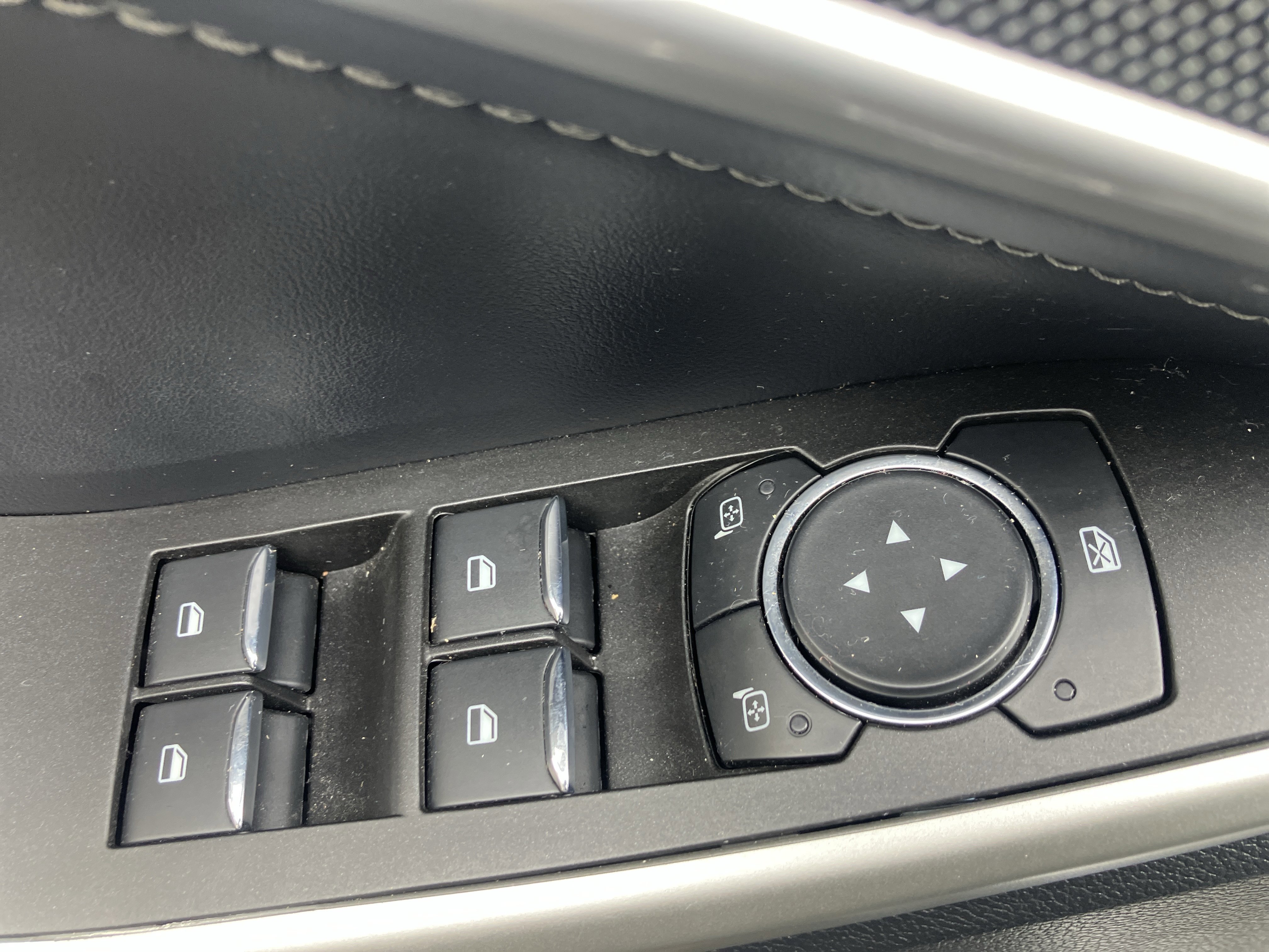 Certified 2022 Ford Explorer XLT w/ Equipment Group 202A image 19