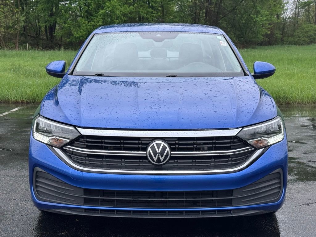 Used 2023 Volkswagen Jetta SE FWD image 3
