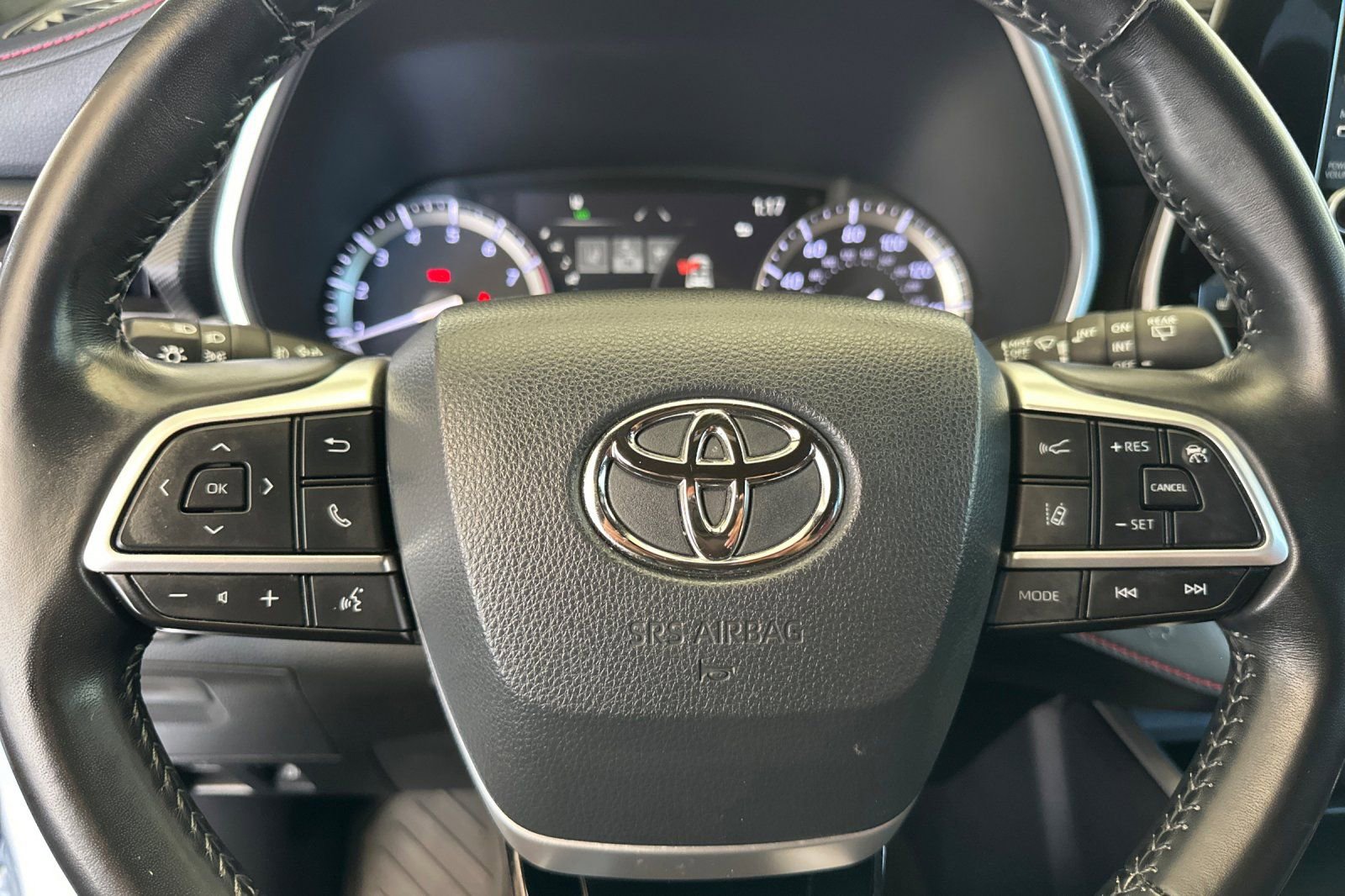 Used 2022 Toyota Highlander XSE AWD/4WD image 25
