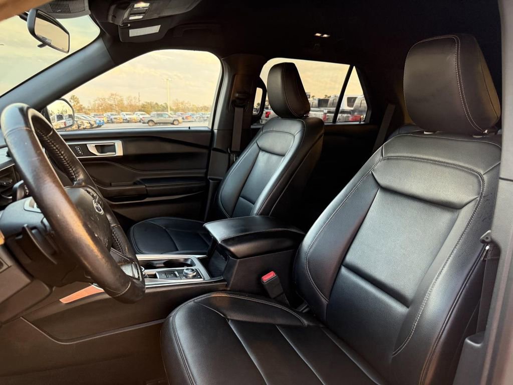 Certified 2020 Ford Explorer XLT w/ Equipment Group 202A image 11