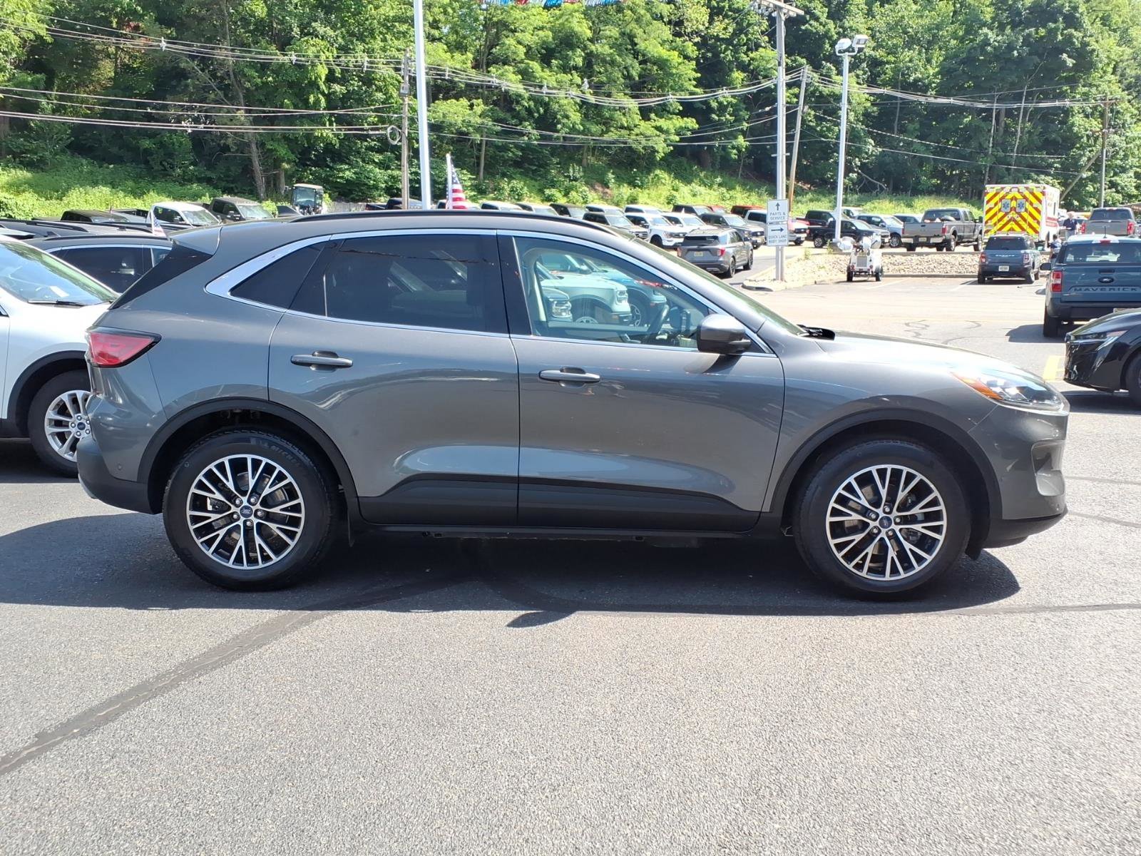 Certified 2022 Ford Escape Titanium w/ Titanium Premium Package FWD image 9