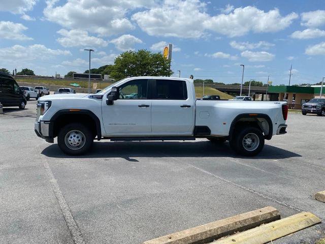 Used 2024 GMC Sierra 3500 Pro AWD/4WD image 4