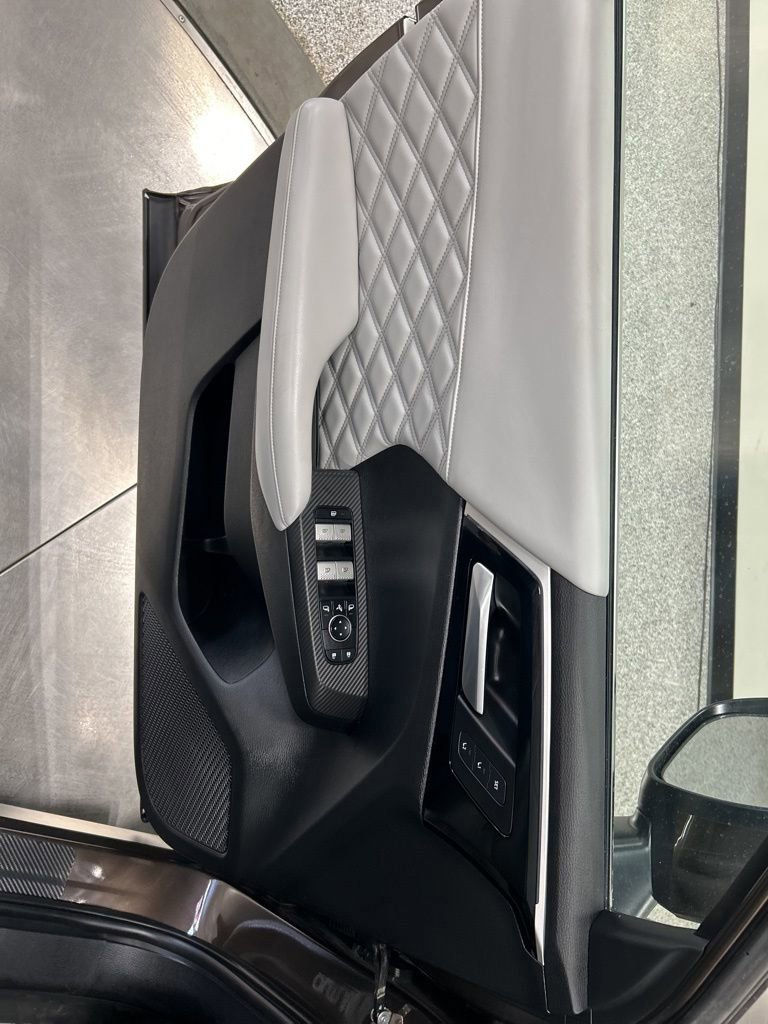 Used 2023 Mitsubishi Outlander 4WD Plug-In Hybrid image 13