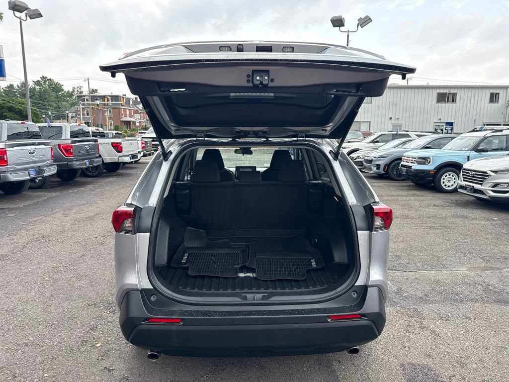 Used 2019 Toyota RAV4 LE w/ All Weather Liner Package AWD/4WD image 10