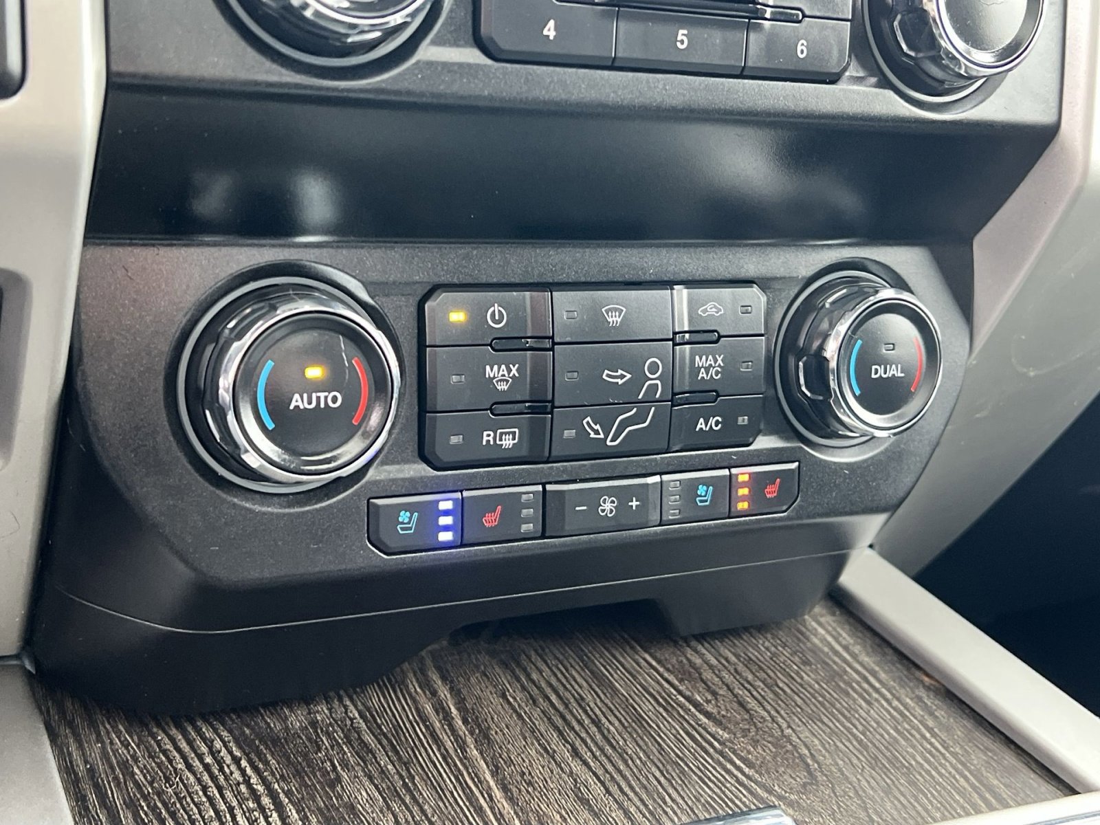 Certified 2020 Ford F350 Lariat image 21