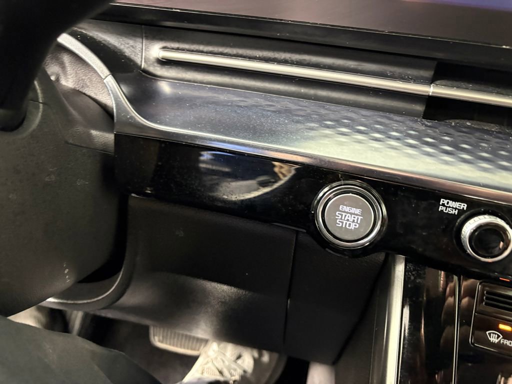 Used 2023 Kia Carnival SX Prestige image 21