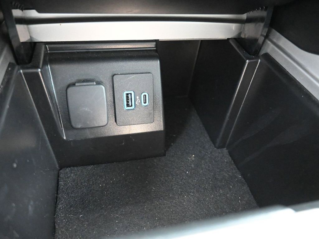 Certified 2022 Ford Explorer XLT w/ Equipment Group 202A image 29