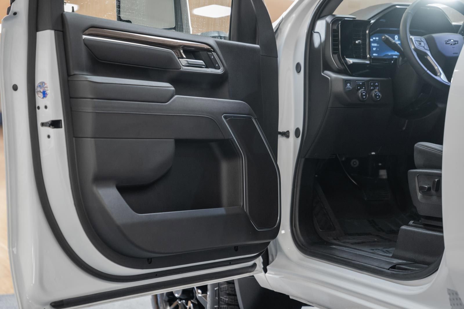 Used 2025 Chevrolet Silverado 2500 LT w/ Trail Boss Package image 48