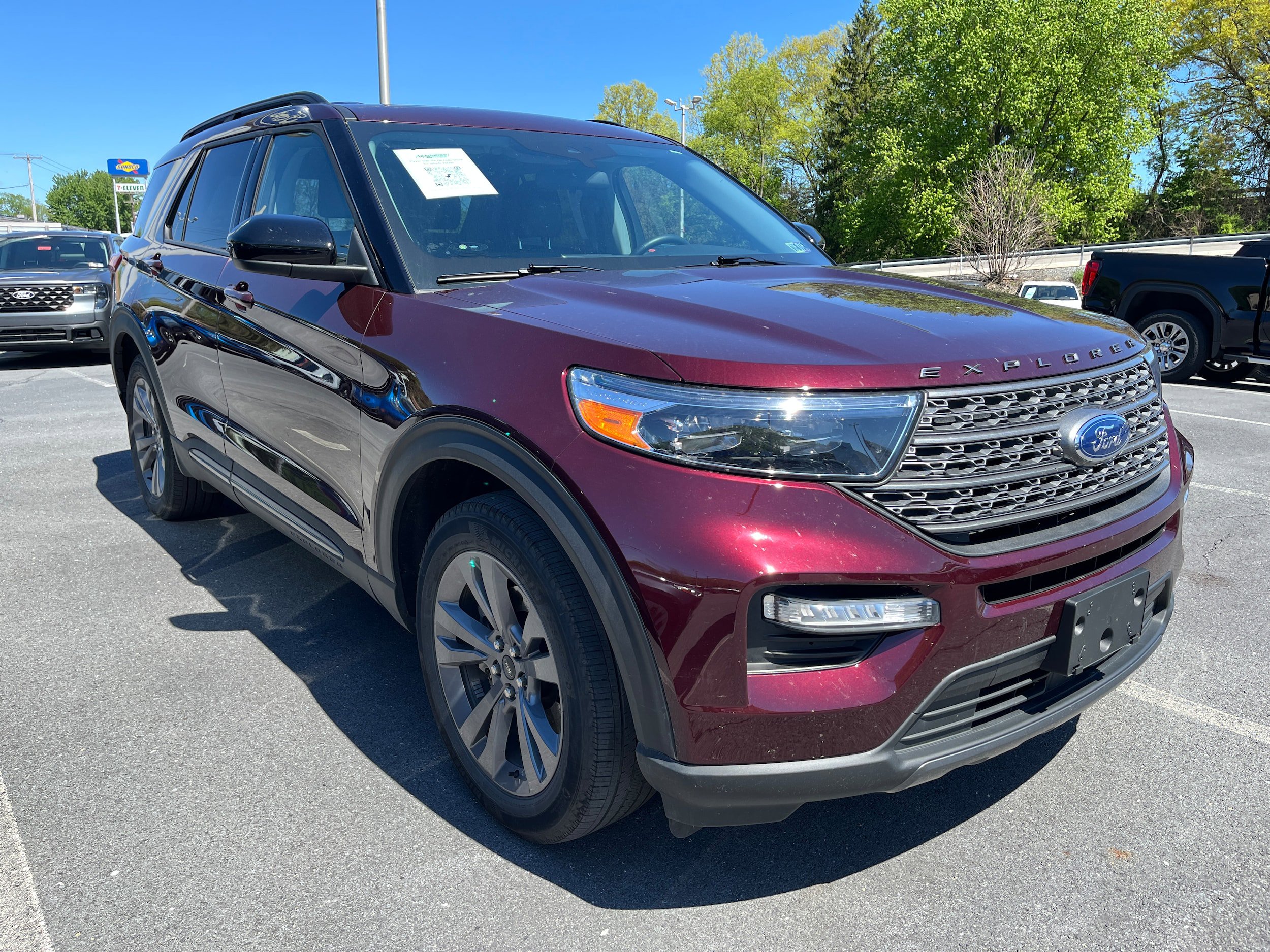 Certified 2022 Ford Explorer XLT w/ Equipment Group 202A AWD/4WD image 3