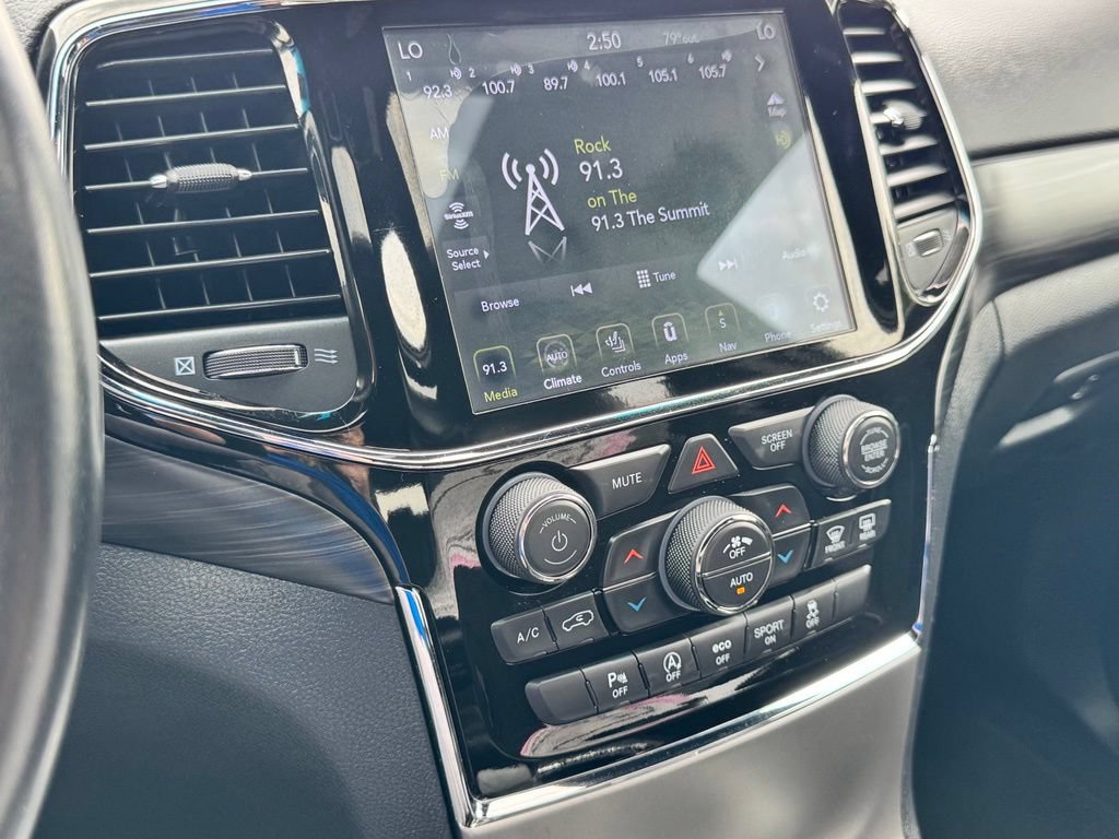 Used 2020 Jeep Grand Cherokee Altitude AWD/4WD image 31
