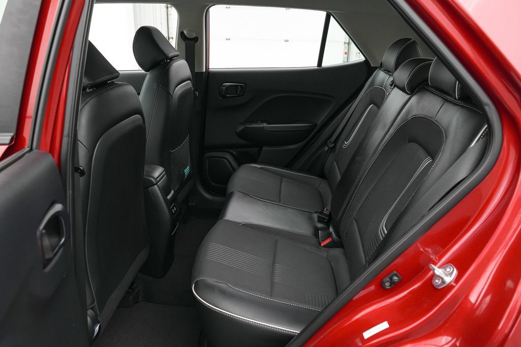 Used 2025 Hyundai Venue Limited FWD image 19