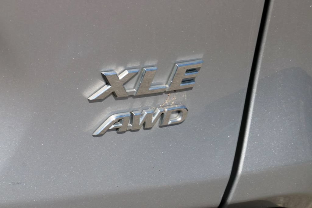 Used 2025 Toyota RAV4 XLE AWD/4WD image 9