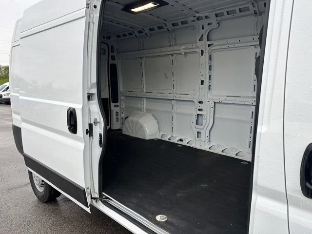 Used 2025 RAM ProMaster 2500 w/ Convenience Group FWD image 9