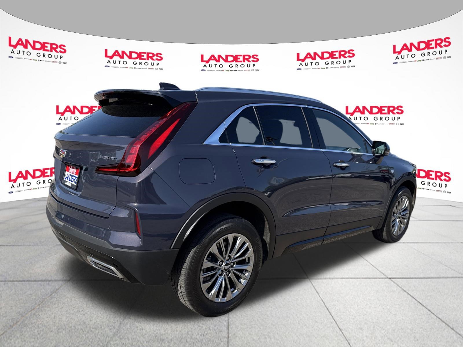 Used 2024 Cadillac XT4 Premium Luxury image 3