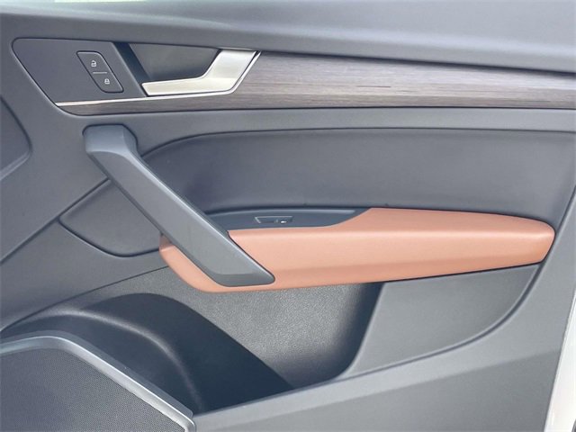 Used 2024 Audi Q5 2.0T Premium w/ Convenience Package image 23