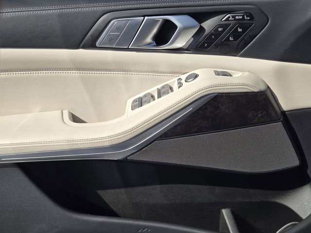 Used 2022 BMW X7 M50i AWD/4WD image 22
