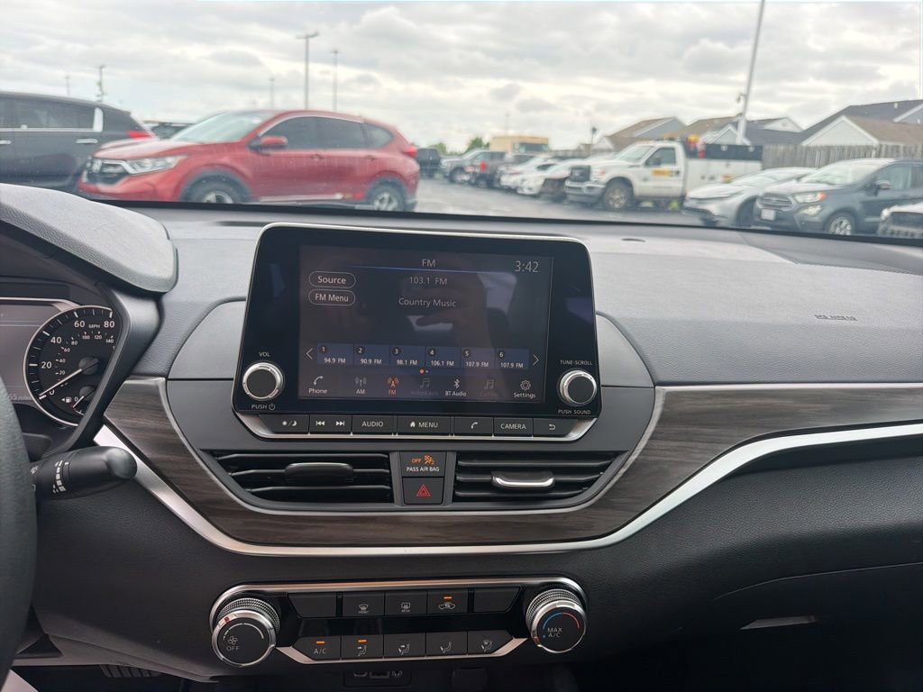 Used 2025 Nissan Altima 2.5 SV FWD image 27