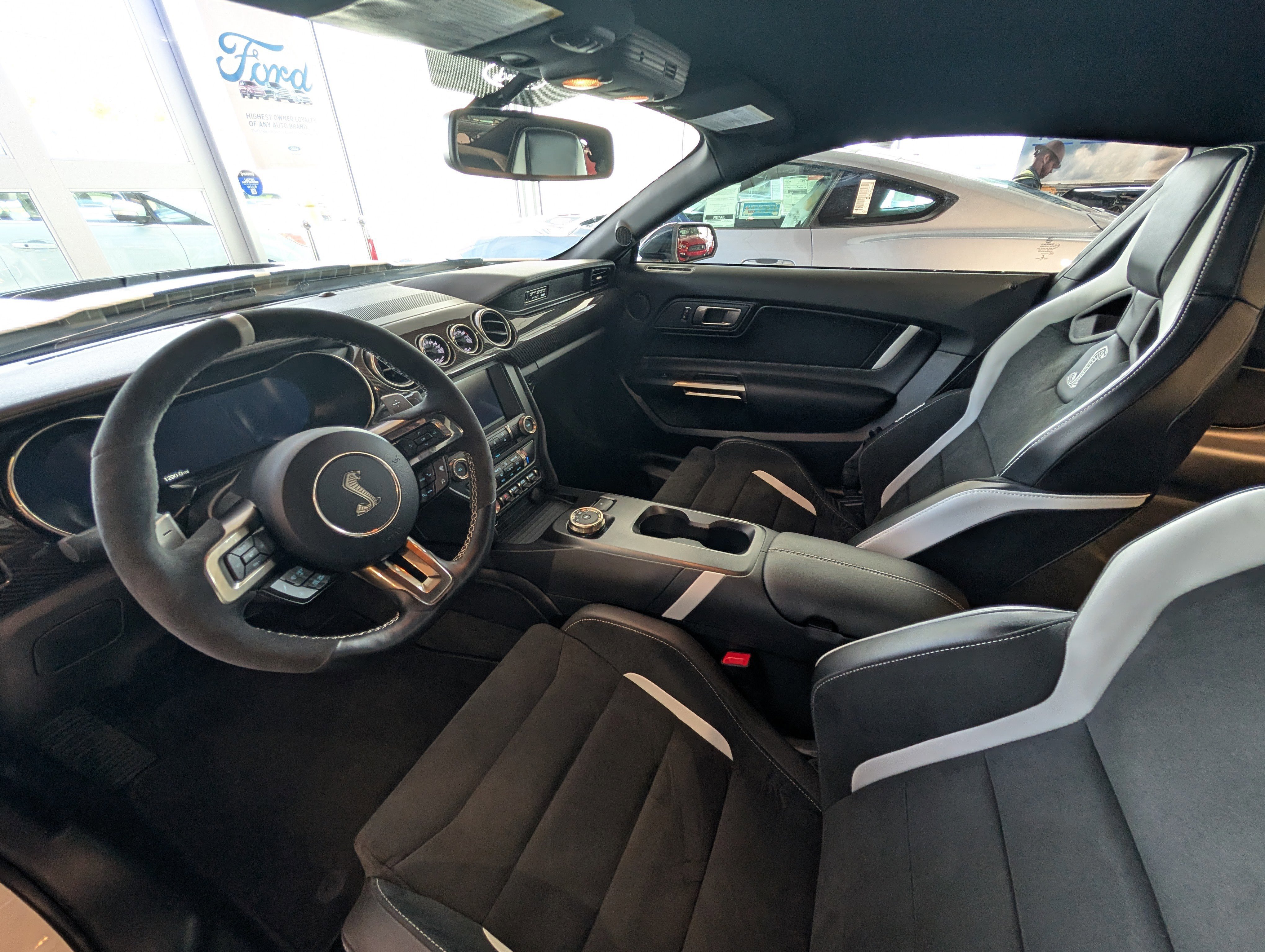 Certified 2022 Ford Mustang Shelby GT500 w/ Carbon Fiber Track Pack RWD image 15