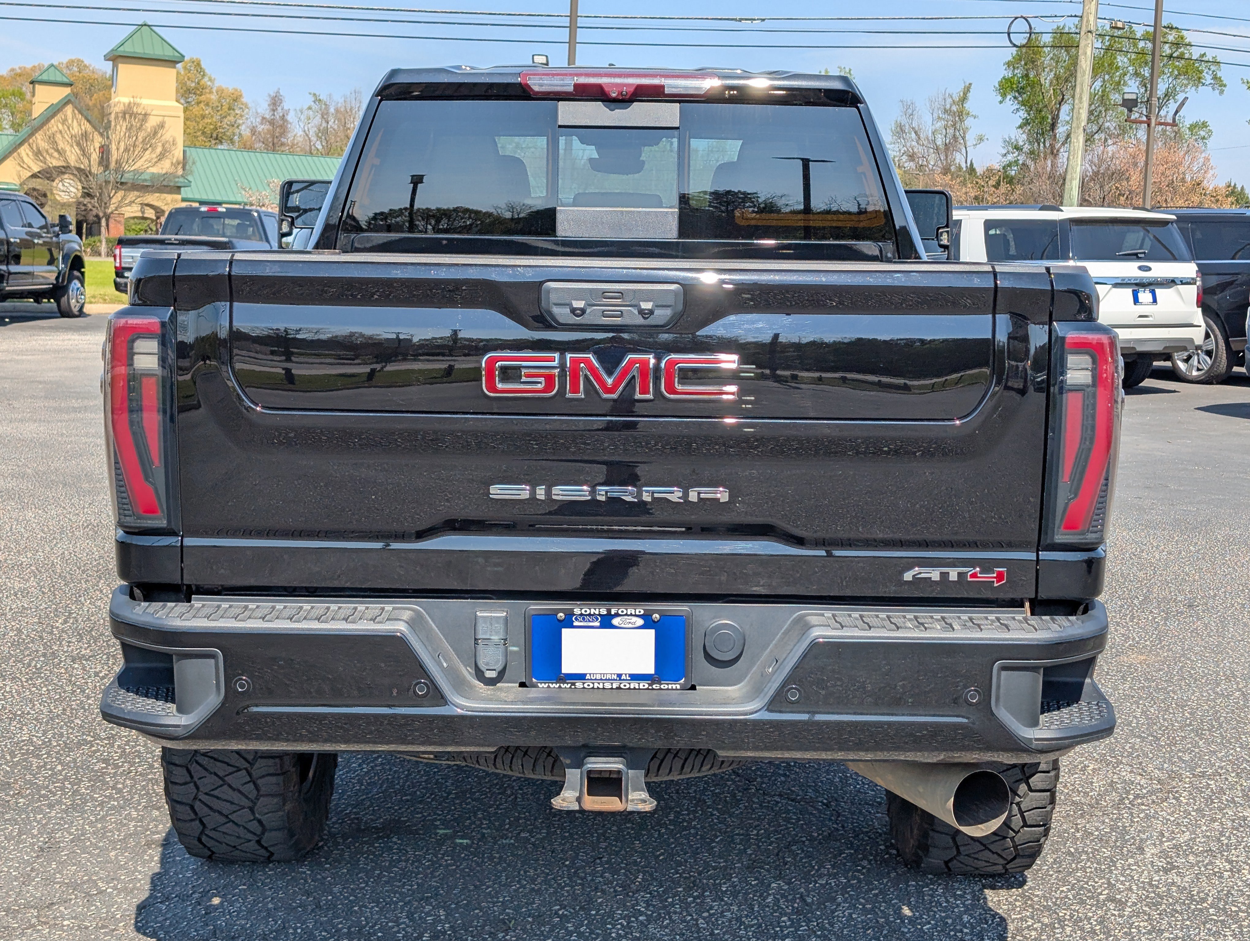 Used 2024 GMC Sierra 2500 AT4 w/ AT4 Premium Plus Package AWD/4WD image 4